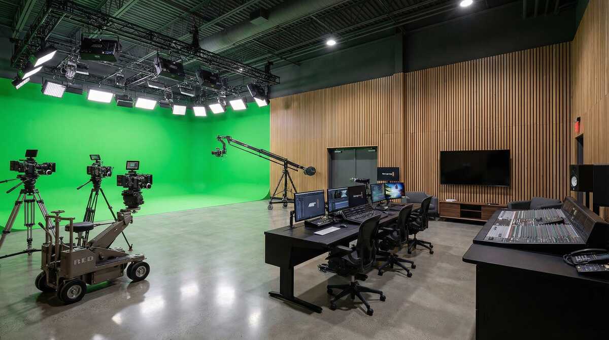 萝莉岛影视制作工作室